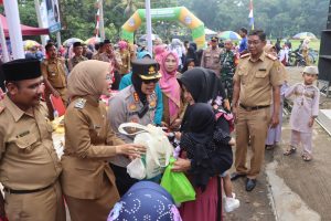 Tangani Stunting, Polresta Cirebon Gelar Gerakan Pangan Murah di Balai Desa Jatipancur