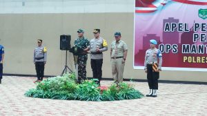 Kapolres Metro Jakarta Utara Pimpin Apel Pergeseran Pasukan Pengamanan TPS Ops Mantap Brata Jaya 2024 di Ecovention Taman Impian Jaya Ancol