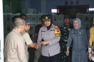 Kapolresta Cirebon Pimpin Pengecekan dan Monitoring Gudang Logistik Pemilu 2024 di Sejumlah Kecamatan