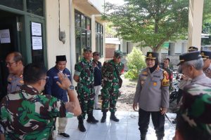 Kapolresta Cirebon Monitoring Pengamanan dalam Rapat Pleno PPK di Sejumlah Kecamatan