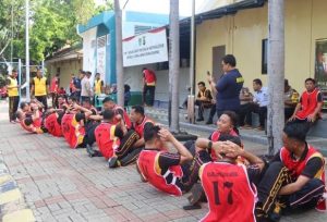 Polres Kepulauan Seribu Tingkatkan Kesehatan dan Kebugaran Personel Melalui Tes Kesamaptaan Jasmani