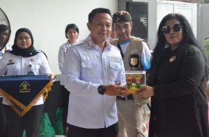 FPII Gandeng AMPHIBI dan KLHK, Salurkan Bantuan 5000 Bibit Pohon Buah Diterima Kalapas Salemba