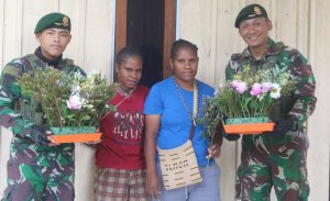 Dalam rangka HUT Kostrad ke 63, Prajurit pos kout adakan giat karya bakti di gereja