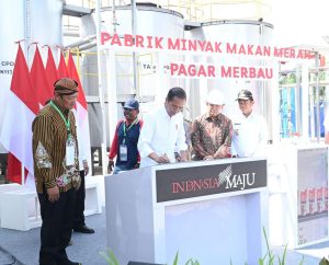 Presiden RI Joko Widodo Resmikan, Pabrik Percontohan Minyak Makan Merah Pertama di Indonesia