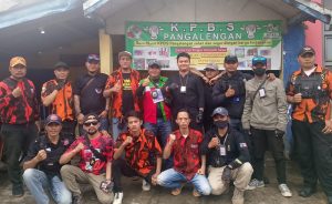 Di Penghujung Ramadhan, Bidik Nusantara News, Chakranews.my.id, Pemuda Pancasila, Bagi bagi takjil Bagi Pengendara dan Pejalan Kaki