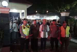 POLRESTA CIREBON : KAPOLSEK CIWARINGIN AKP BABAN KURBANDI KAWAL MASYARAKAT DESA GALAGAMBA TAKBIR KELILING