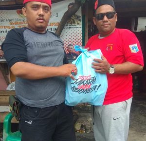 Kembang latar DPC Jakarta Utara, Bagikan Bingkisan Lebaran Menjelang Idul Fitri