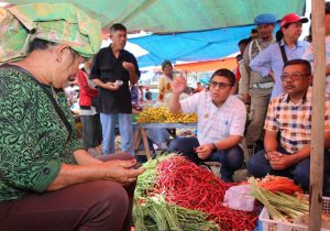 TEKAN INFLASI Pj. Bupati TapanuIi Utara Melakukan Sidak Pasar