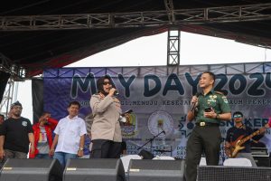 Kapolresta Cirebon dan Dandim 0620/Kabupaten Cirebon Pecahkan Hari Buruh dengan Dangdutan Bersama