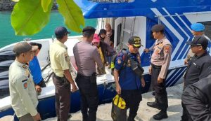 Polsek Kepulauan Seribu Selatan Laksanakan Pengamanan Dermaga Pulau Pari untuk Antisipasi Gangguan Kamtibmas