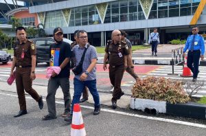 Tim Penyidik Kejari Pelalawan Jemput Paksa Tersangka Pengadaan Perahu Fiber nelayan di Dinas perikanan