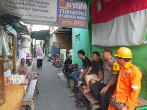 Patroli Dialogis Bhabinkamtibmas Kelurahan Galur Cooling System dengan Tokoh Masyarakat, PPSU dan Warga