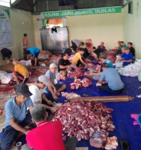 Masjid Jami Nurul Ikhlas Sudimara Pinang, Menyembelih Hewan Qurban Sebanyak 10 Ekor Domba Dan 10 Ekor Sapi