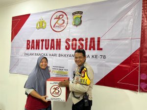 Polsek Kemayoran Memberikan Bantuan Kepada Masyarakat Dalam Rangka HUT Bhayangkara Ke-78