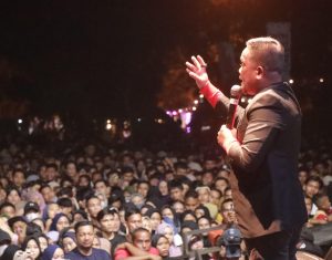 Dihibur Kangen Band, kegiatan Literasi Digital bersama masyarakat di lapangan Kantor Bupati.