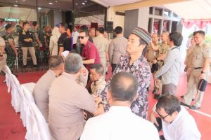 HUT Bhayangkara ke-78, Polres Jakut Berbagi Kebahagiaan Dengan Tunanetra