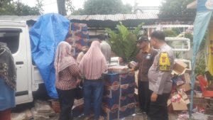 Bhabinkamtibmas Tanah Tinggi Monitoring Kegiatan Bazar Mie Instan.