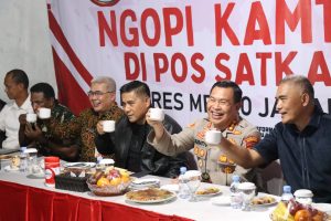 Kapolda Metro Jaya “Ngopi Kamtibmas” di Pos Satkamling RW 05 Harapan Mulya Kemayoran Jakarta Pusat
