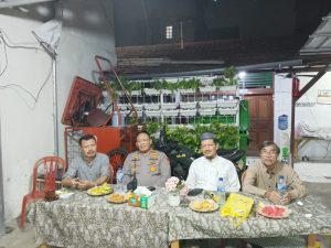 Kapolsek Johar Baru dan Bhabinkamtibmas Kampung Rawa, Hadiri Kegiatan Pertemuan Pengurus RT, RW.
