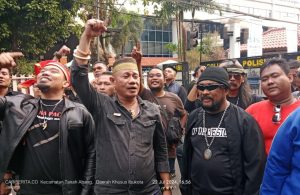 Aliansi Pemuda dan Mahasiswa Sulawesi se-Nusantara Melakukan Aksi di Menara Kompas