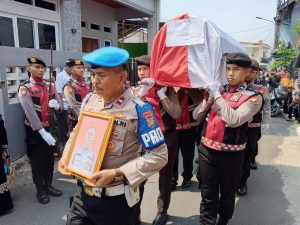 Kapolsek Kemayoran Pimpin Upacara Pelepasan Jenazah Almarhum Iptu Tumpang