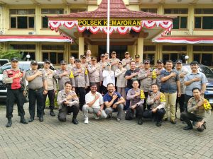 Bertempat Di Halaman Polsek Kemayoran Berlangsung Acara Pelepasan ASN Polri Nur Khatimah Yang Telah Purna Tugas, Kamis (1/08/2024) pagi.