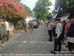 Tiga Pilar Tanah Tinggi Melaksanakan Penertiban PKL dan Parkir Liar di Sepanjang Jalan Kramat Pulo Gundul Kelurahan Tanah Tinggi.