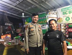 Anggota Patroli Polsek Johar Baru Melaksanakan Patroli Dialogis Berikan Imbauan Pedagang.