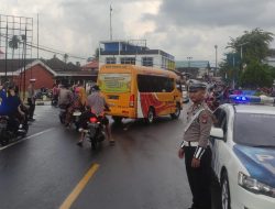 Polres Lingga Terjunkan Personel Amankan Pawai Pembangunan Dalam Rangka Hari Kemerdekaan Republik Indonesia ke-79 tahun