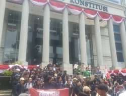 Kapolsubsektor Juanda, Kawal Massa Aksi Aktivis 98 dan Akademisi Demonstrasi Di Mahkamah Konstitusi RI