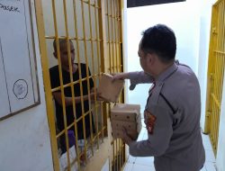 Personil Polsek Kemayoran Melakukan Pengecekan Rutin Terhadap Tahanan