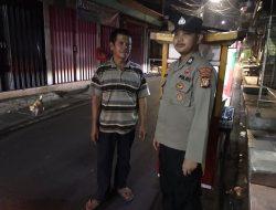 Unit Patroli Polsek Johar Baru Briptu Argo Ryantama Patroli Dialogis Pagi Hari Berikan Imbauan Kepada Warga
