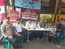 Bhabinkamtibmas Kelurahan Galur Sambang Dialogis di Posko Tanggapan dan Masukan Masyarakat Daftar Pemilih Pilkada.