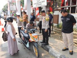 Aksi Heroik Bripka Wahyu, Dorong Motor Mogok di Jalan H. Juanda Bekasi