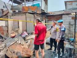 Polsek Kemayoran Melakukan Pengecekan Serta Pengamanan Lokasi Kebakaran di Kelurahan Kebon Kosong