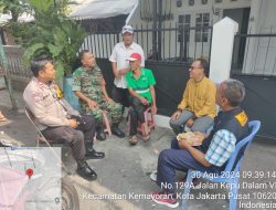 Bhabinkamtibmas Kelurahan Kemayoran Melaksanakan Kegiatan Sambang Dan Patroli Dialogis