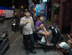 Panit 1 Patroli Polsek Johar Baru Melaksanakan Patroli Dialogis Berikan Imbauan dan Ingatkan Anak Remaja.