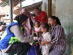Kapolresta Cirebon Pimpin Patroli Roda Dua Berikan Bantuan kepada Anak Asuh Stunting