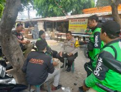 Sinergi Dengan Abang Ojol, Bhabinkamtibmas Sambang Komunitas Ojek Online Di Senen