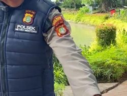 Patroli Kasi Dokliput Aipda Himawan Kepada Warga Berada Sekitar Taman Lembang