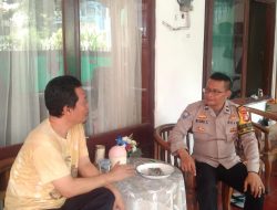Bhabinkamtibmas Cempaka Putih Timur Sambangi Kediaman Ketua Rw 05