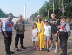 Sambangi Pos Pengamanan Monas, Bhabinkamtibmas Gambir Berikan Himbauan Ke Pengunjung Monas
