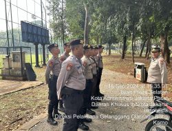 Kanit Binmas Polsek Johar Baru Pimpin Apel Pengamanan Pertandingan Sepak Bola Di Gelora Bung Karno