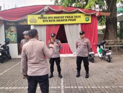 Kapolsubsek Pasar Baru Pimpin Apel Pengamanan Di Posko Mantap Praja 2024 KPU Kota Sawah Besar Jakarta Pusat
