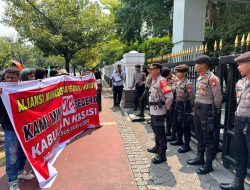 Ciptakan Situasi Aman dn Kondusif, Kapolsubsektor Juanda Lakukan Pengamanan Aksi Unjuk Rasa di Mahkamah Agung