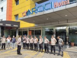 Kapolsek Cempaka Putih Pimpin Apel Persiapan Pengamanan Unjuk Rasa Di Hotel D Arcici