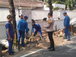 Bhabinkamtibmas Cempaka Putih Timur Sampaikan Imbauan Kepada Petugas Sudin SDA
