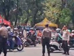 Kanit Sabhara Polsek Sawah Besar Mengawal Konvoi Ojek Online Dalam Rencana Aksi Unjuk Rasa