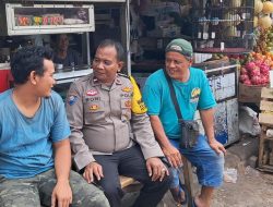 Sambangi Pedagang Pasar Bhabinkamtibmas Rawasari Ajak Tetap Jaga Kerukunan Jelang Pilkada DKI Jakarta