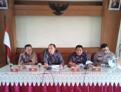 Bhabinkamtibmas Kelurahan Cempaka Baru Menghadiri Undangan Kegiatan Normalisasi Saluran Air